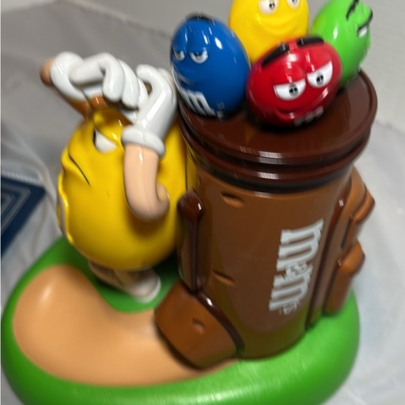 VINTAGE 1999 M&M's Yellow and Red Figurines Set - Picture 9 of 9